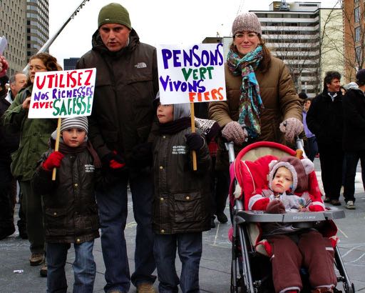 Famille manif jour d ela terre 22-avr-2012 14-18-58