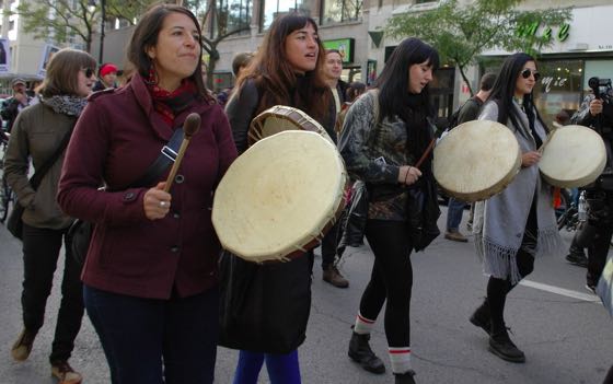 Femmes autochtones au tambour 04-10-2015 16-54-35