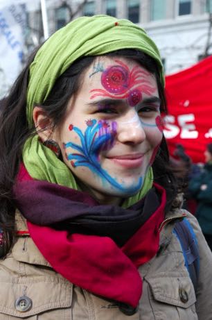 Jeune femme bariolée