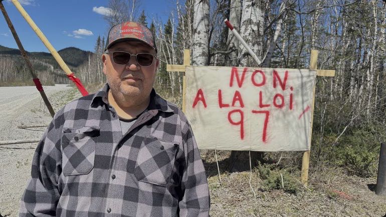 Manifestants autochtones continuent de perturber les travaux forestiers Ra...Canada