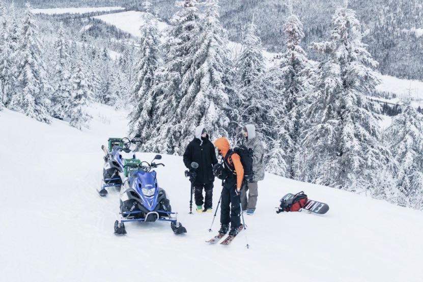 motoneige et skis de fond