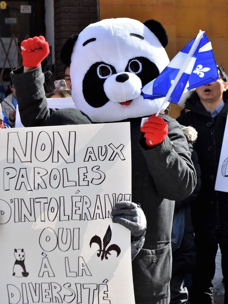 Panda et drapeau Québec